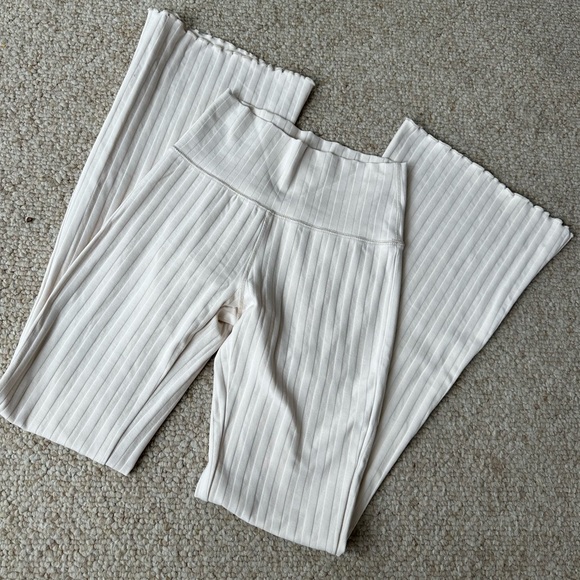 cream aerie offline flare leggings sz s - Picture 1 of 4